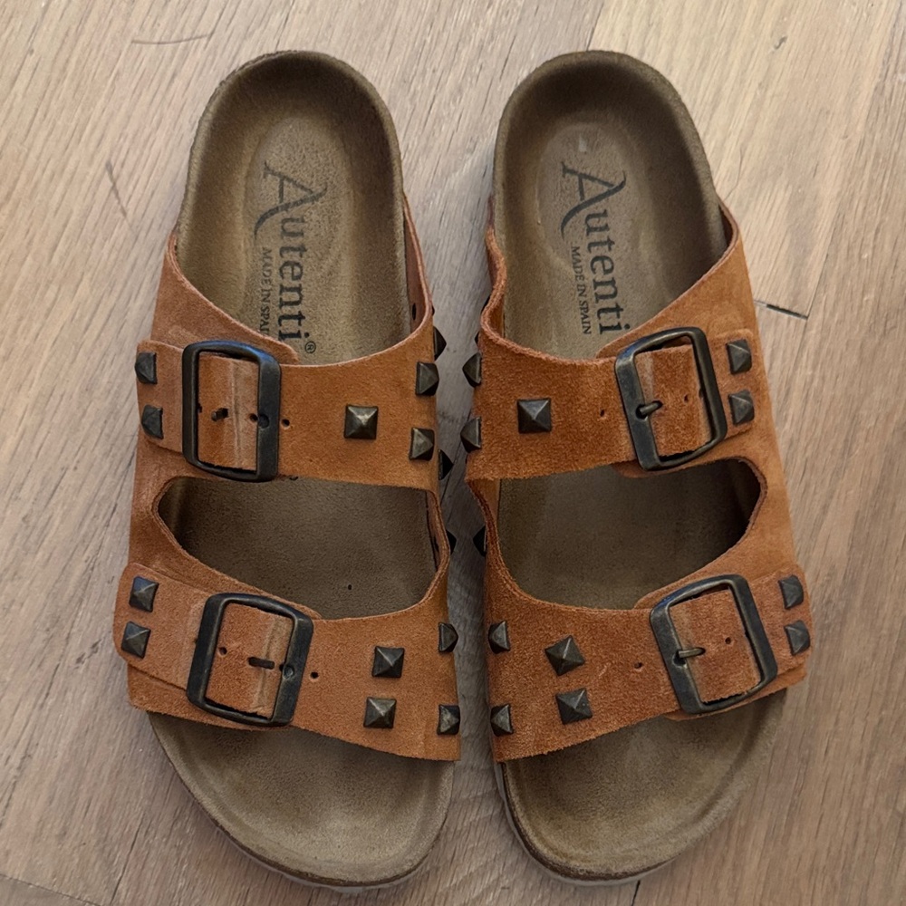 Autenti Women’s Made in Spain Tan Sandals with Buckle Straps